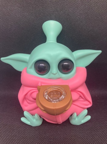 Baby Yoda Silicone Water Pipe
