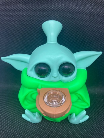 Baby Yoda Silicone Water Pipe
